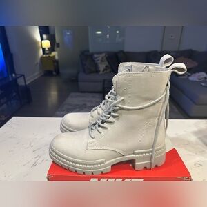 Steve Madden light Gray combat lace boot size 8.5